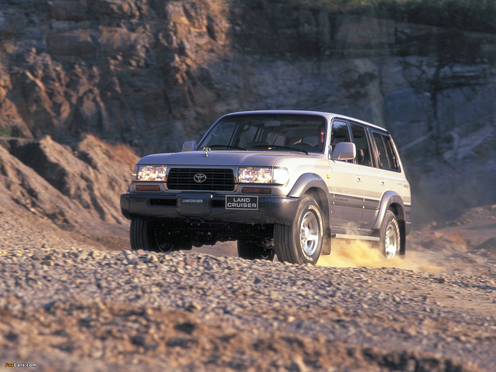 Images of Toyota Land Cruiser 80 VX-R UAE-spec (HZ81V) 1995–97 (1600 x 1200)