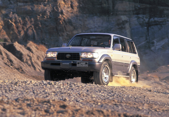 Images of Toyota Land Cruiser 80 VX-R UAE-spec (HZ81V) 1995–97