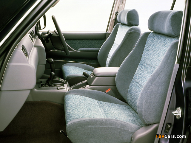 Images of Toyota Land Cruiser 80 Wagon GX JP-spec (HZ81V) 1995–97 (640 x 480)