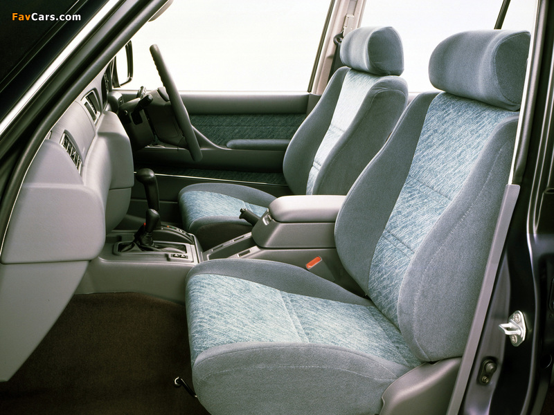 Images of Toyota Land Cruiser 80 Wagon GX JP-spec (HZ81V) 1995–97 (800 x 600)