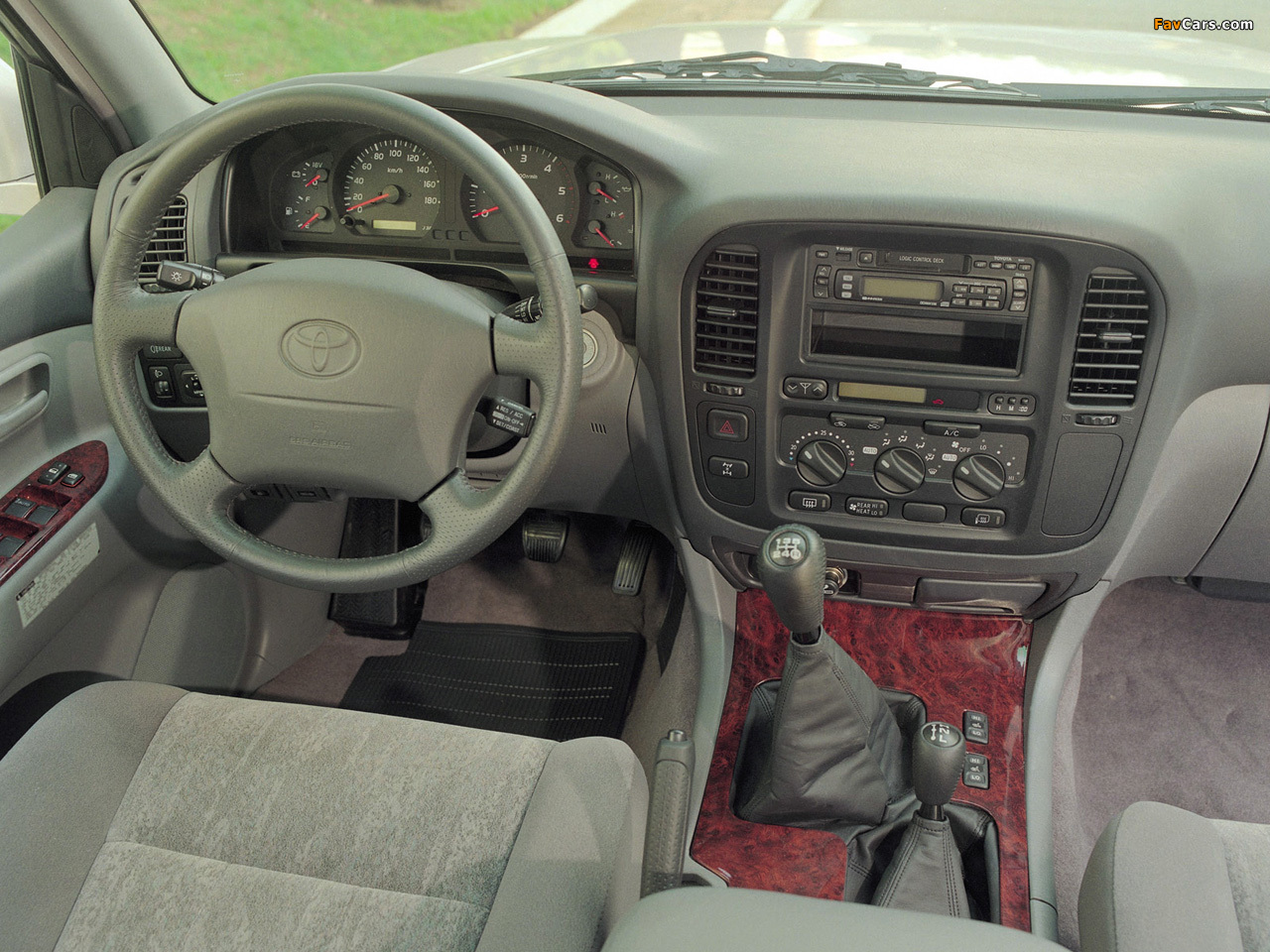 Images of Toyota Land Cruiser 100 VX (J100-101) 1998–2002 (1280 x 960)