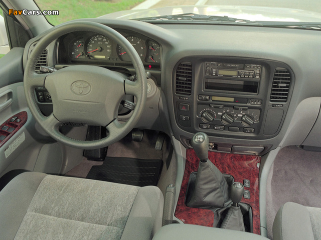 Images of Toyota Land Cruiser 100 VX (J100-101) 1998–2002 (640 x 480)