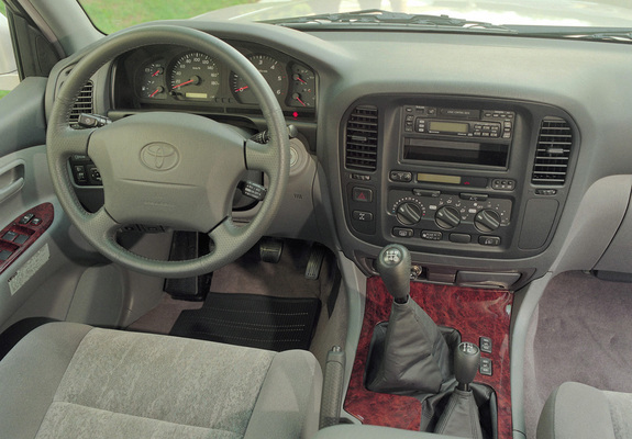 Images of Toyota Land Cruiser 100 VX (J100-101) 1998–2002