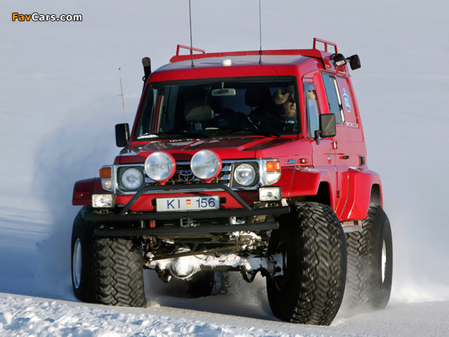 Images of Arctic Trucks Toyota Land Cruiser Troop Carrier AT44 (J78) 1999–2007 (640 x 480)