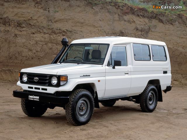 Images of Toyota Land Cruiser Troop Carrier (J78) 1999–2007 (640 x 480)