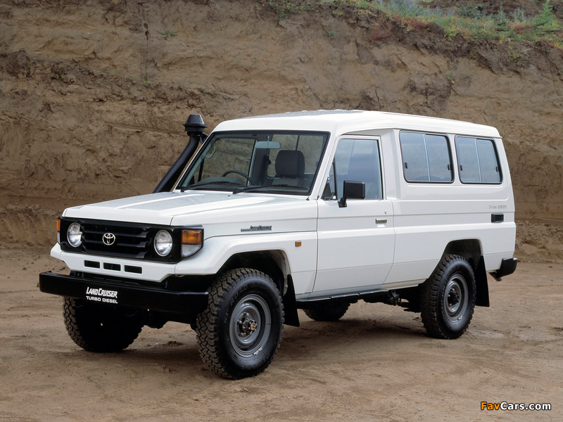 Images of Toyota Land Cruiser Troop Carrier (J78) 1999–2007 (800 x 600)