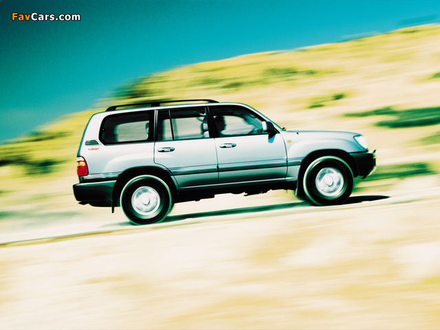 Images of Toyota Land Cruiser 100 50th Anniversary 2001 (640 x 480)