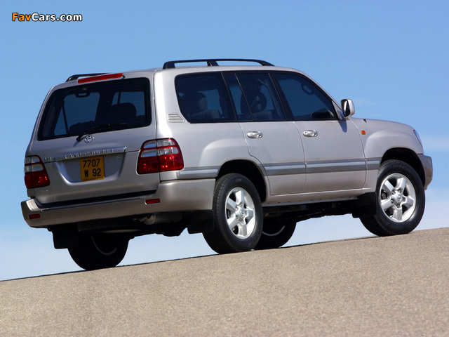 Images of Toyota Land Cruiser 100 VX (J100-101) 2002–05 (640 x 480)