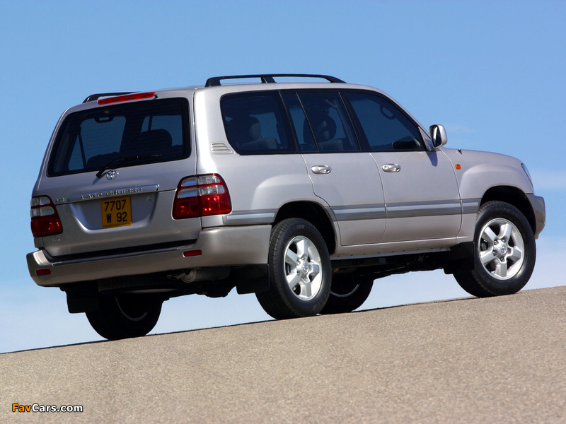 Images of Toyota Land Cruiser 100 VX (J100-101) 2002–05 (800 x 600)