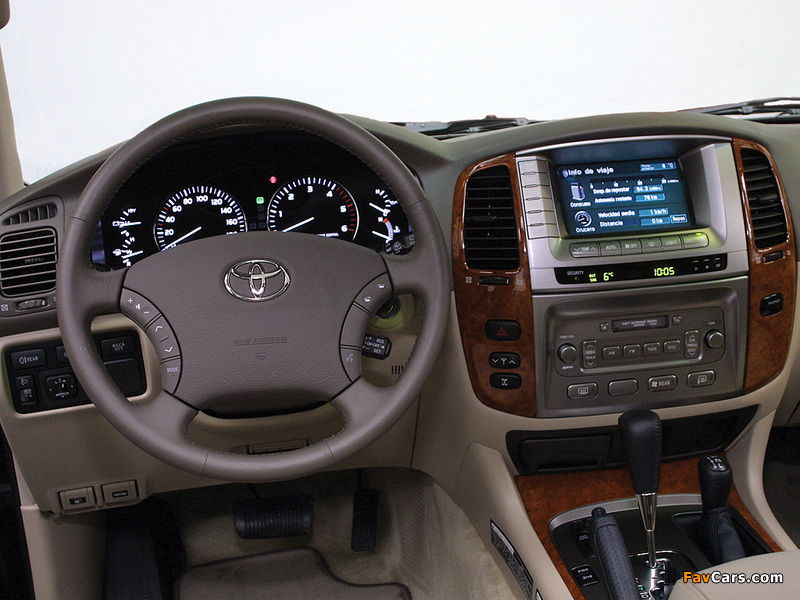 Images of Toyota Land Cruiser 100 VX CN-spec (J100-101) 2002–05 (800 x 600)