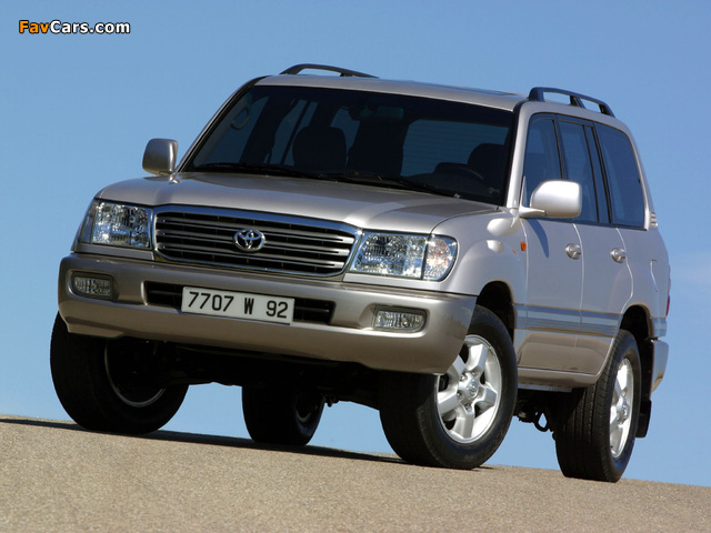 Images of Toyota Land Cruiser 100 VX (J100-101) 2002–05 (640 x 480)