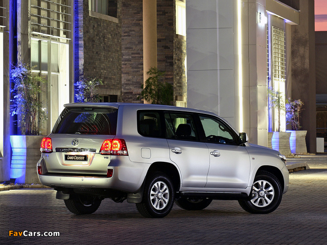 Images of Toyota Land Cruiser 200 VX ZA-spec (UZJ200) 2007 (640 x 480)