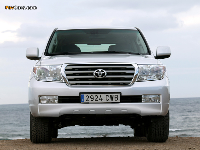 Images of Toyota Land Cruiser 200 (UZJ200) 2007–12 (640 x 480)