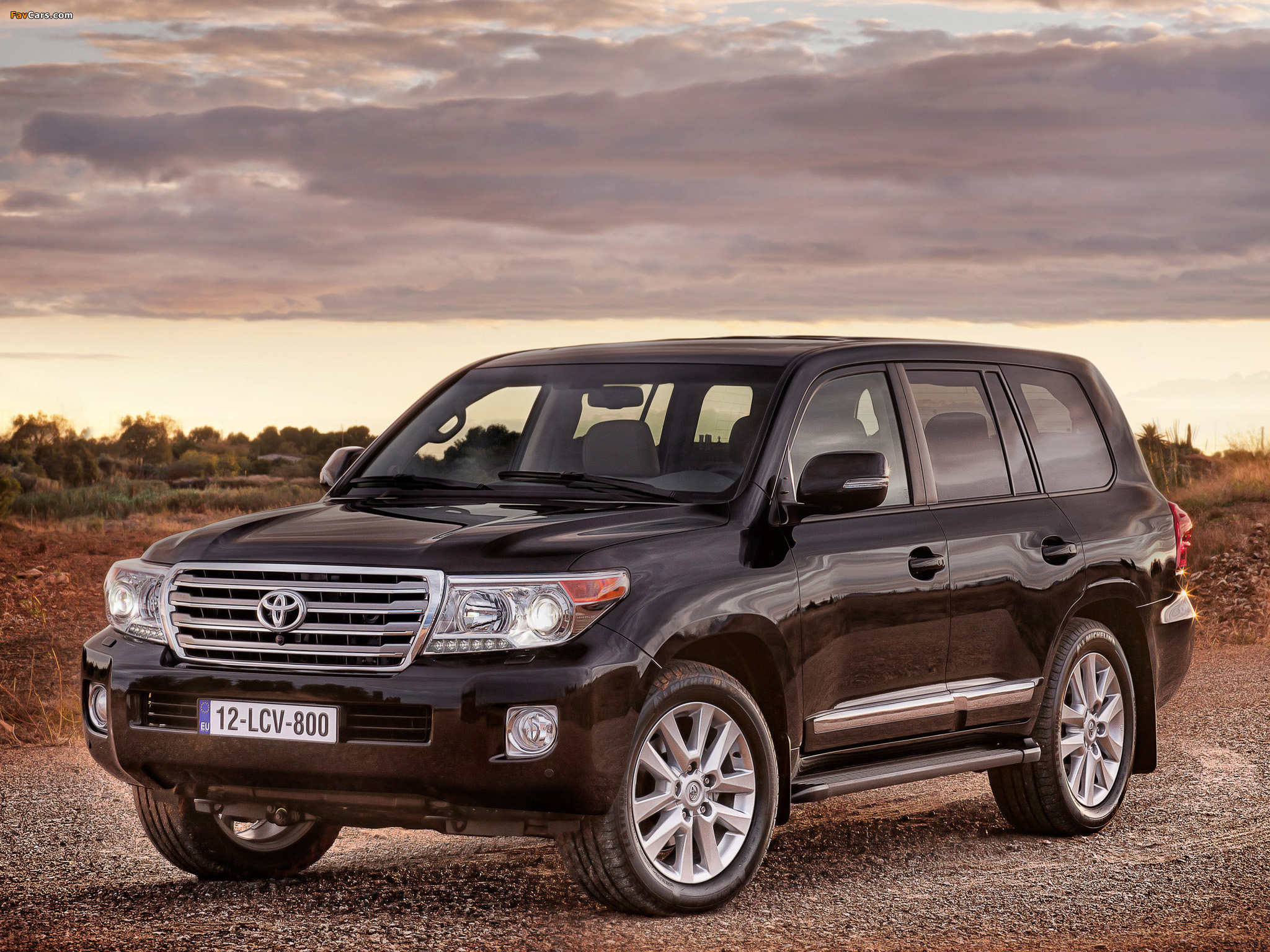 Images of Toyota Land Cruiser 200 (URJ200) 2012 (2048 x 1536)