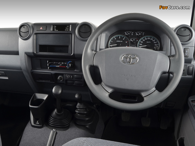 Images of Toyota Land Cruiser Double Cab LX ZA-spec (J79) 2012 (640 x 480)