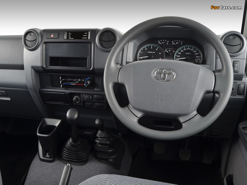 Images of Toyota Land Cruiser Double Cab LX ZA-spec (J79) 2012 (800 x 600)
