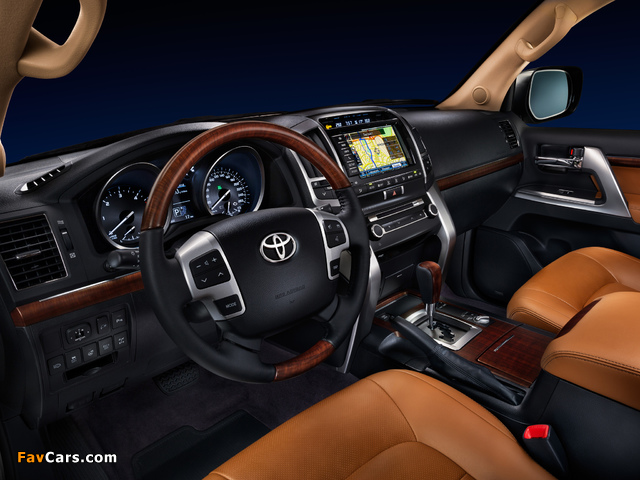 Images of Toyota Land Cruiser 200 Brownstone (URJ200) 2014 (640 x 480)