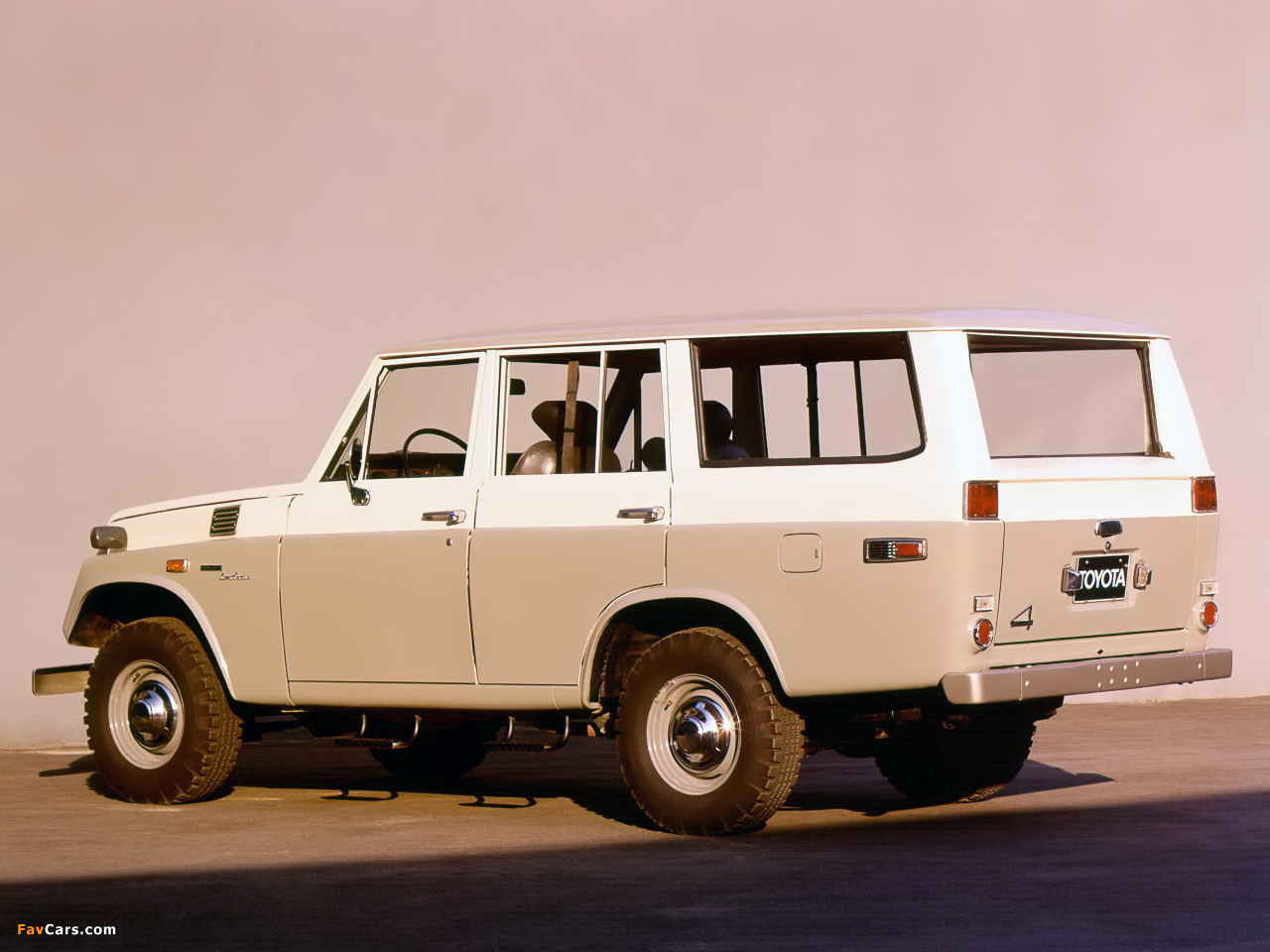 Images of Toyota Land Cruiser 50 KQ US-spec (FJ55VL) 1967–75 (1280 x 960)