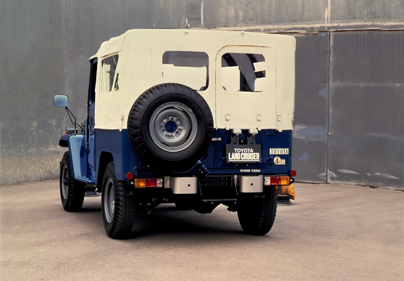 Photos of Toyota Land Cruiser Canvas Top (BJ40) 1979–82