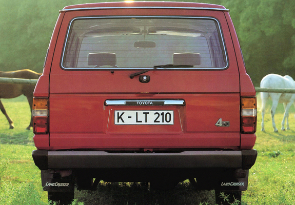 Photos of Toyota Land Cruiser 60 Wagon (HJ60V) 1980–87