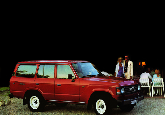 Photos of Toyota Land Cruiser 60 Wagon (HJ60V) 1980–87