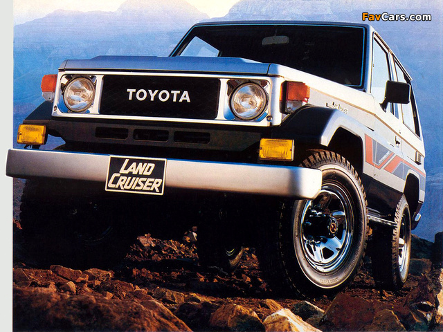 Photos of Toyota Land Cruiser (BJ70V) 1984–90 (640 x 480)