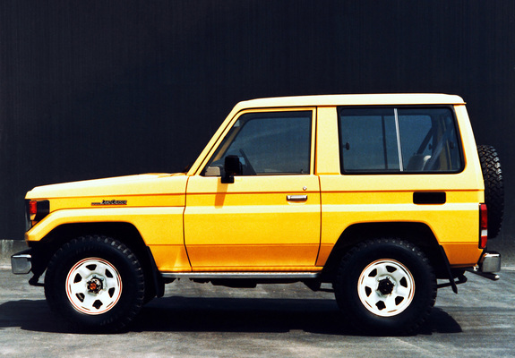 Photos of Toyota Land Cruiser (BJ71V) 1985–90