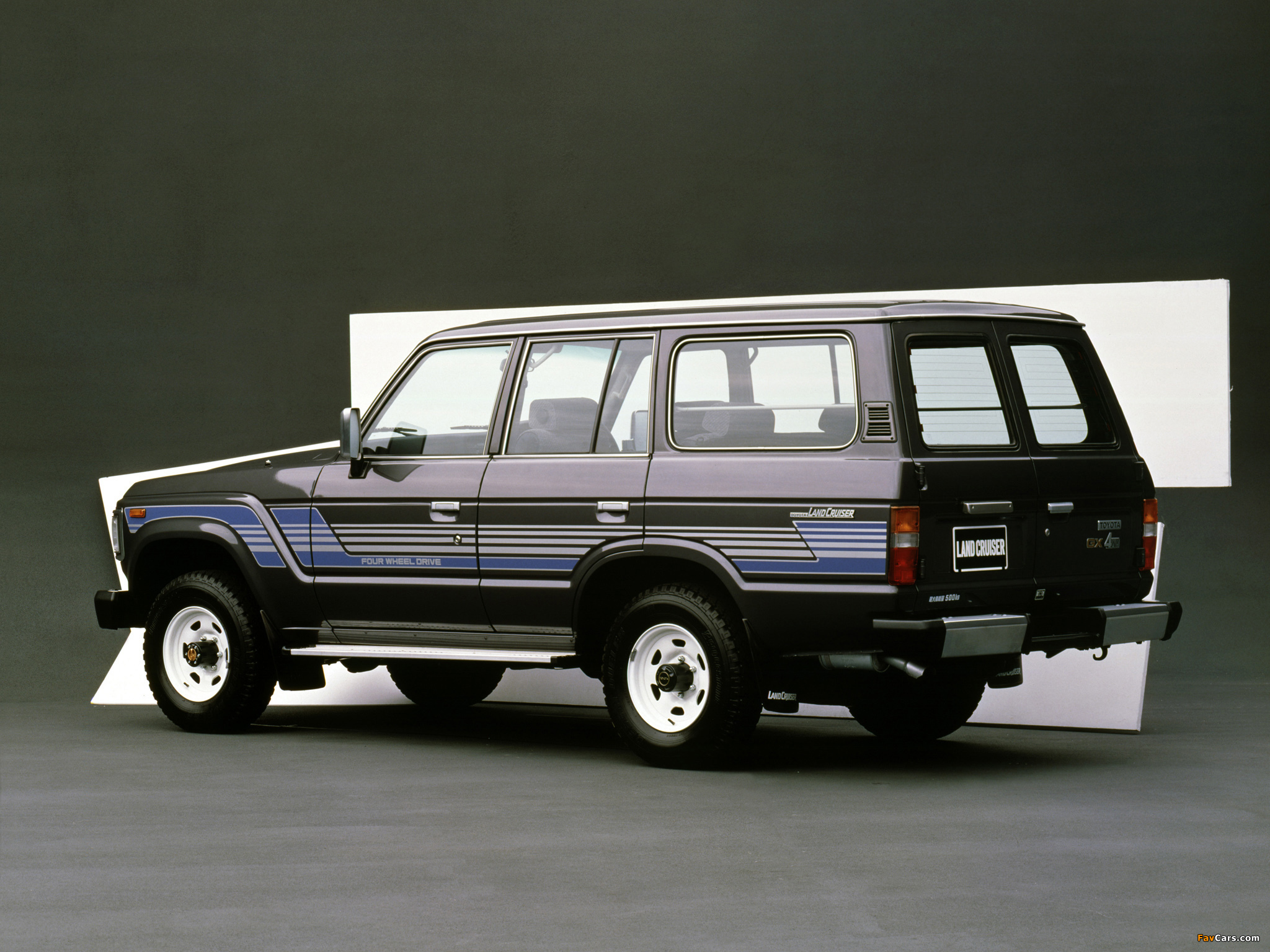 Photos of Toyota Land Cruiser 60 GX JP-spec (BJ61V) 1987–89 (2048 x 1536)
