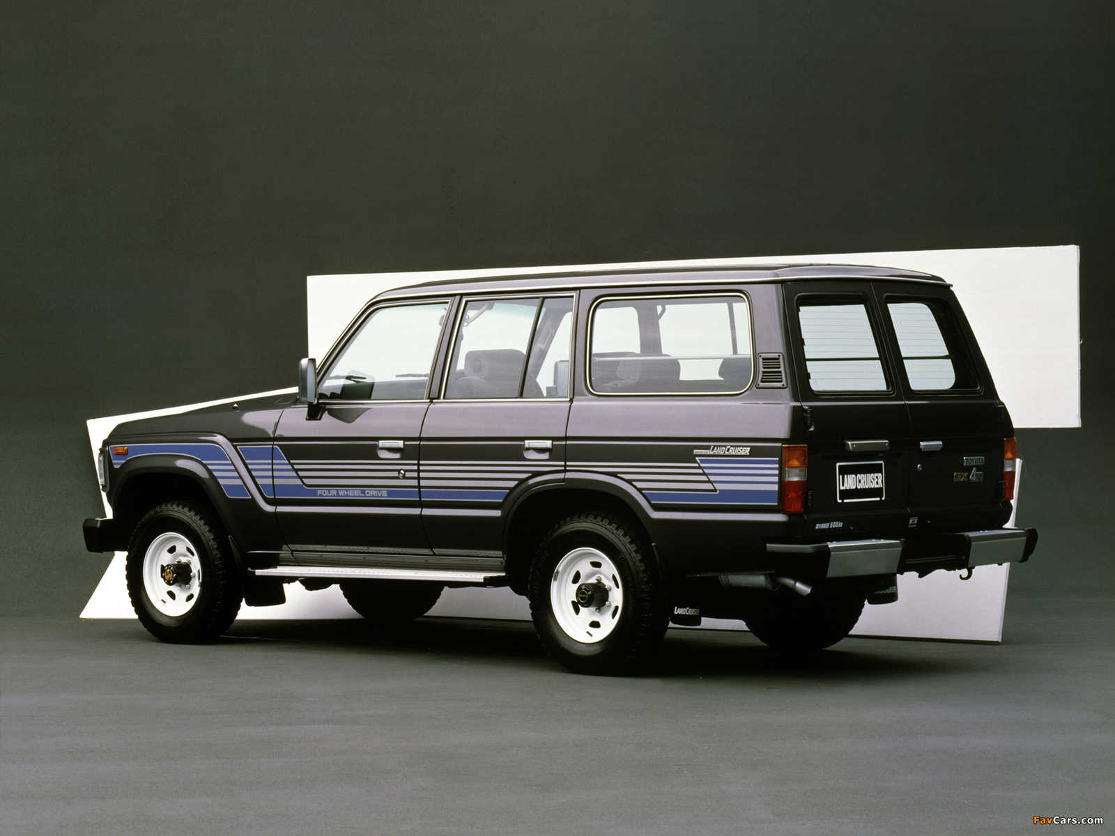 Photos of Toyota Land Cruiser 60 GX JP-spec (BJ61V) 1987–89 (1600 x 1200)