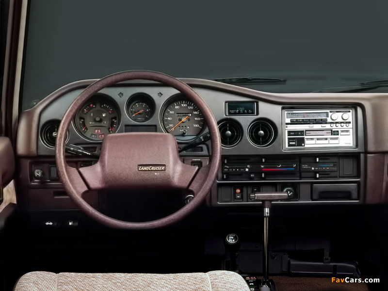 Photos of Toyota Land Cruiser 60 VX (BJ61V) 1987–89 (800 x 600)
