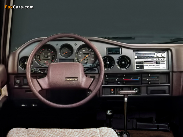 Photos of Toyota Land Cruiser 60 VX (BJ61V) 1987–89 (640 x 480)
