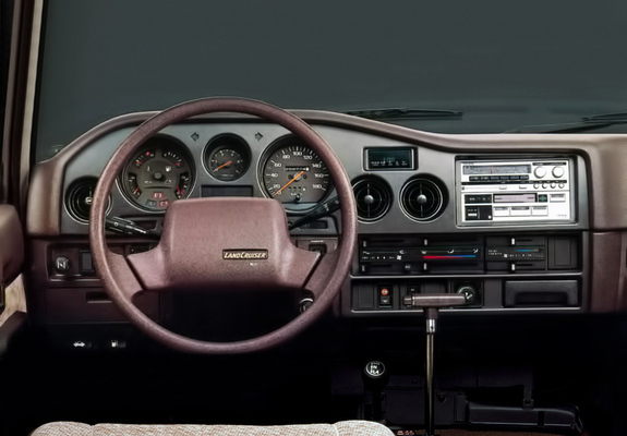 Photos of Toyota Land Cruiser 60 VX (BJ61V) 1987–89