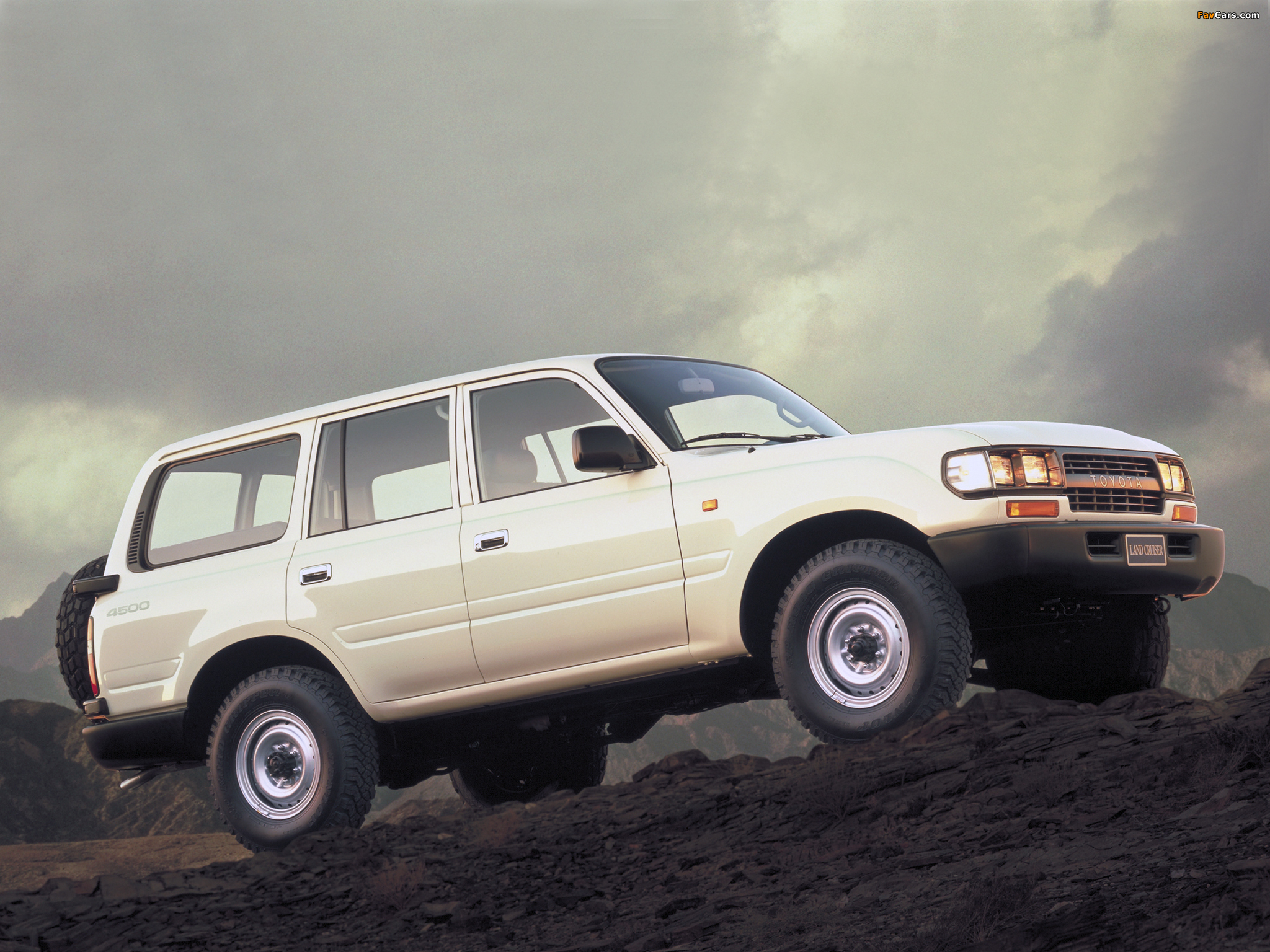 Photos of Toyota Land Cruiser 80 STD (HZ81V) 1989–94 (2048 x 1536)