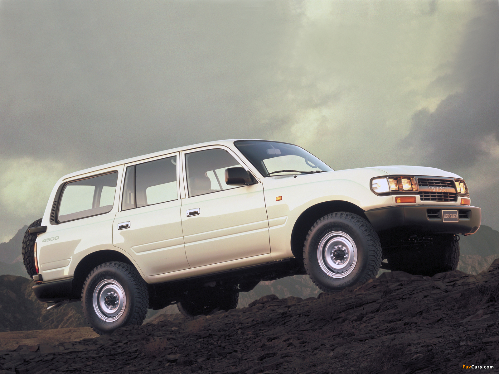 Photos of Toyota Land Cruiser 80 STD (HZ81V) 1989–94 (1600 x 1200)