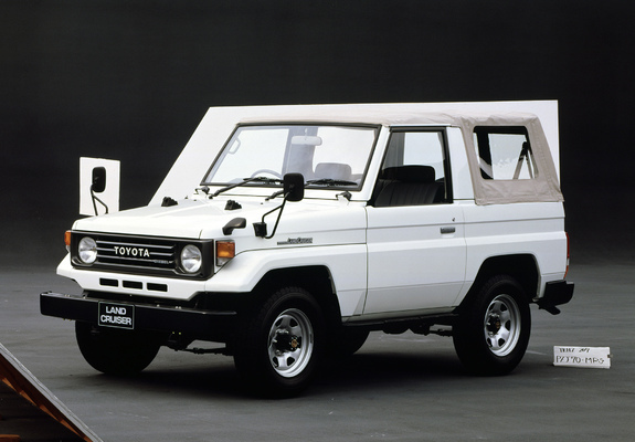 Photos of Toyota Land Cruiser (PZJ70) 1990–98