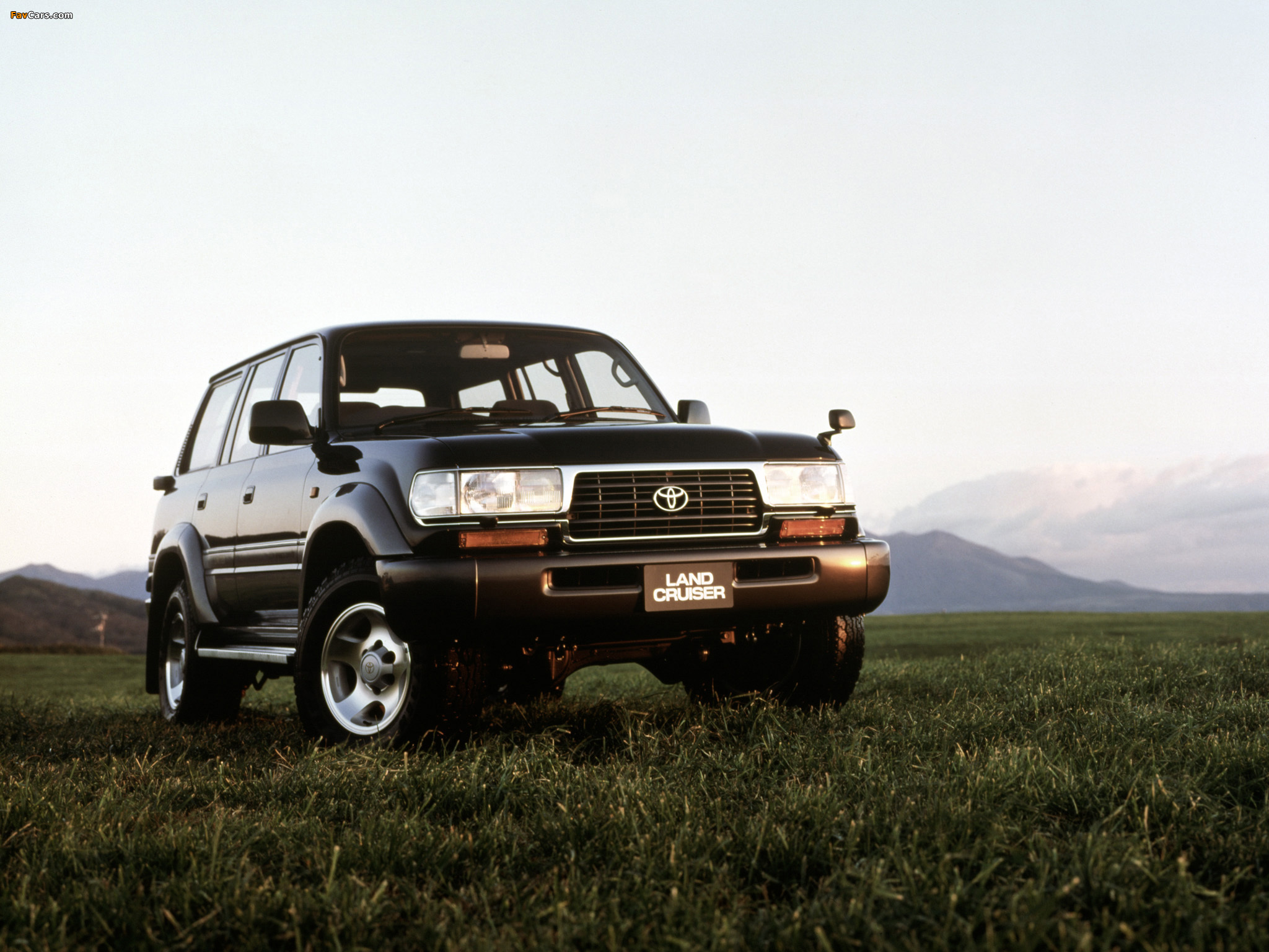 Photos of Toyota Land Cruiser 80 VAN VX-Limited JP-spec (HZ81V) 1995–97 (2048 x 1536)