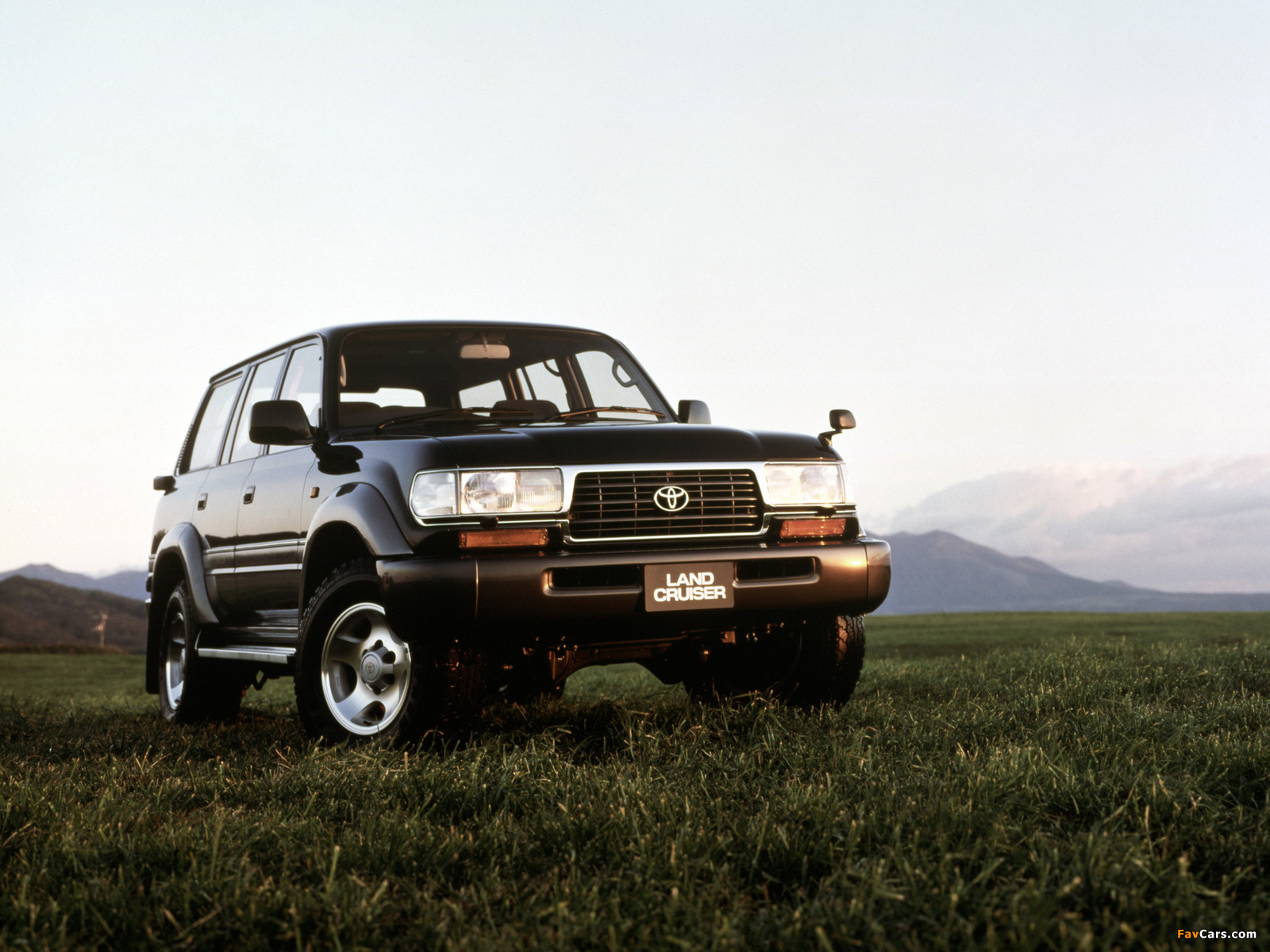 Photos of Toyota Land Cruiser 80 VAN VX-Limited JP-spec (HZ81V) 1995–97 (1600 x 1200)