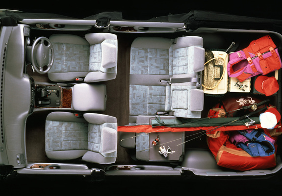 Photos of Toyota Land Cruiser 100 Wagon VX JP-spec (UZJ100W) 1998–2002