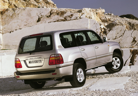 Photos of Toyota Land Cruiser 100 VX (J100-101) 1998–2002