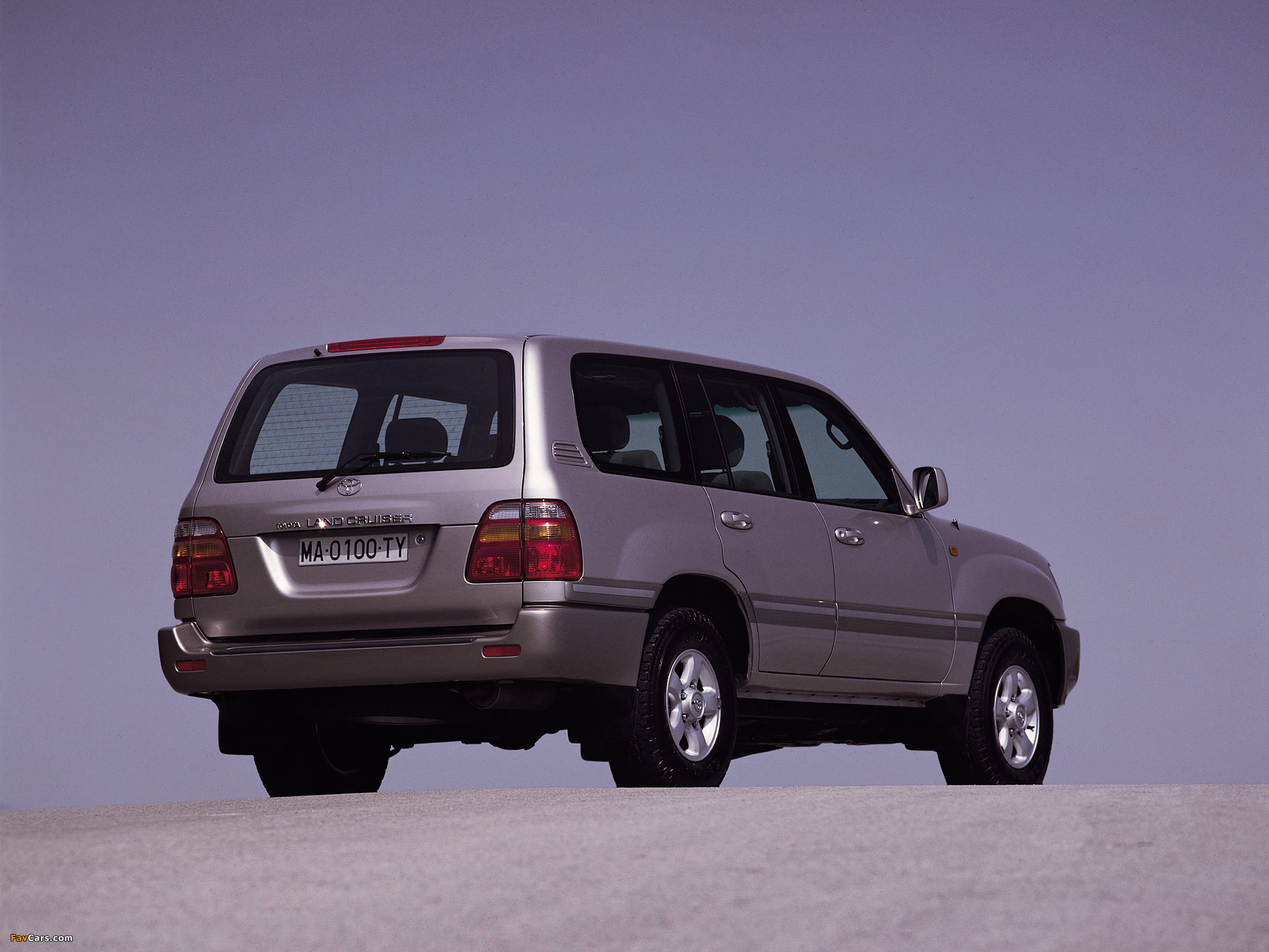 Photos of Toyota Land Cruiser 100 VX (J100-101) 1998–2002 (2048 x 1536)