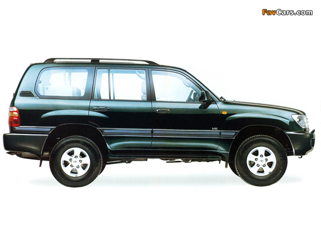 Photos of Toyota Land Cruiser Amazon (J100-101) 1998–2002 (640 x 480)