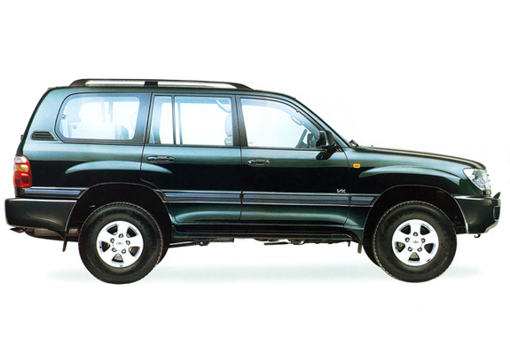 Photos of Toyota Land Cruiser Amazon (J100-101) 1998–2002