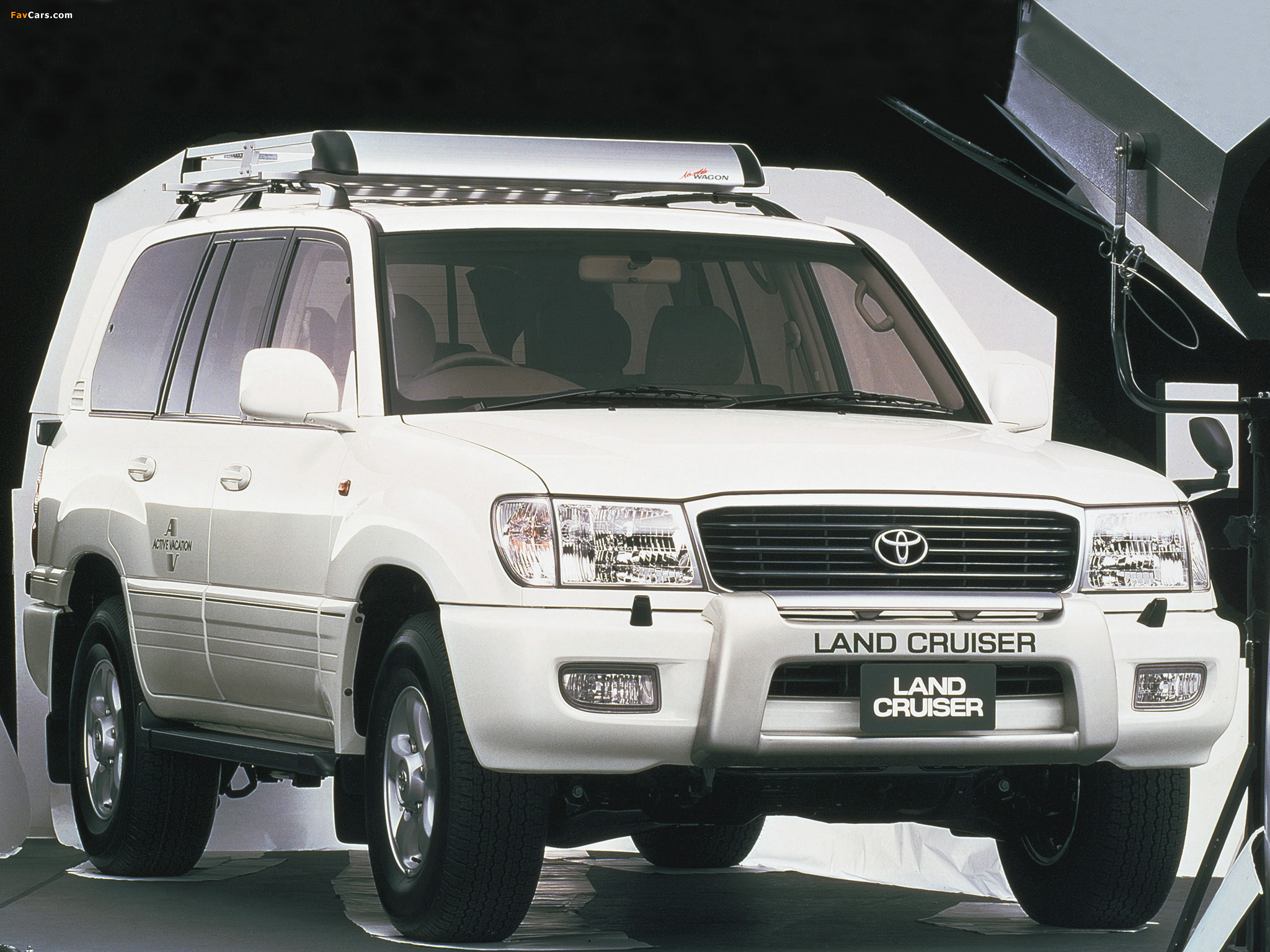 Photos of Toyota Land Cruiser 100 VX Active Vacation (UZJ100W) 2000–02 (2048 x 1536)