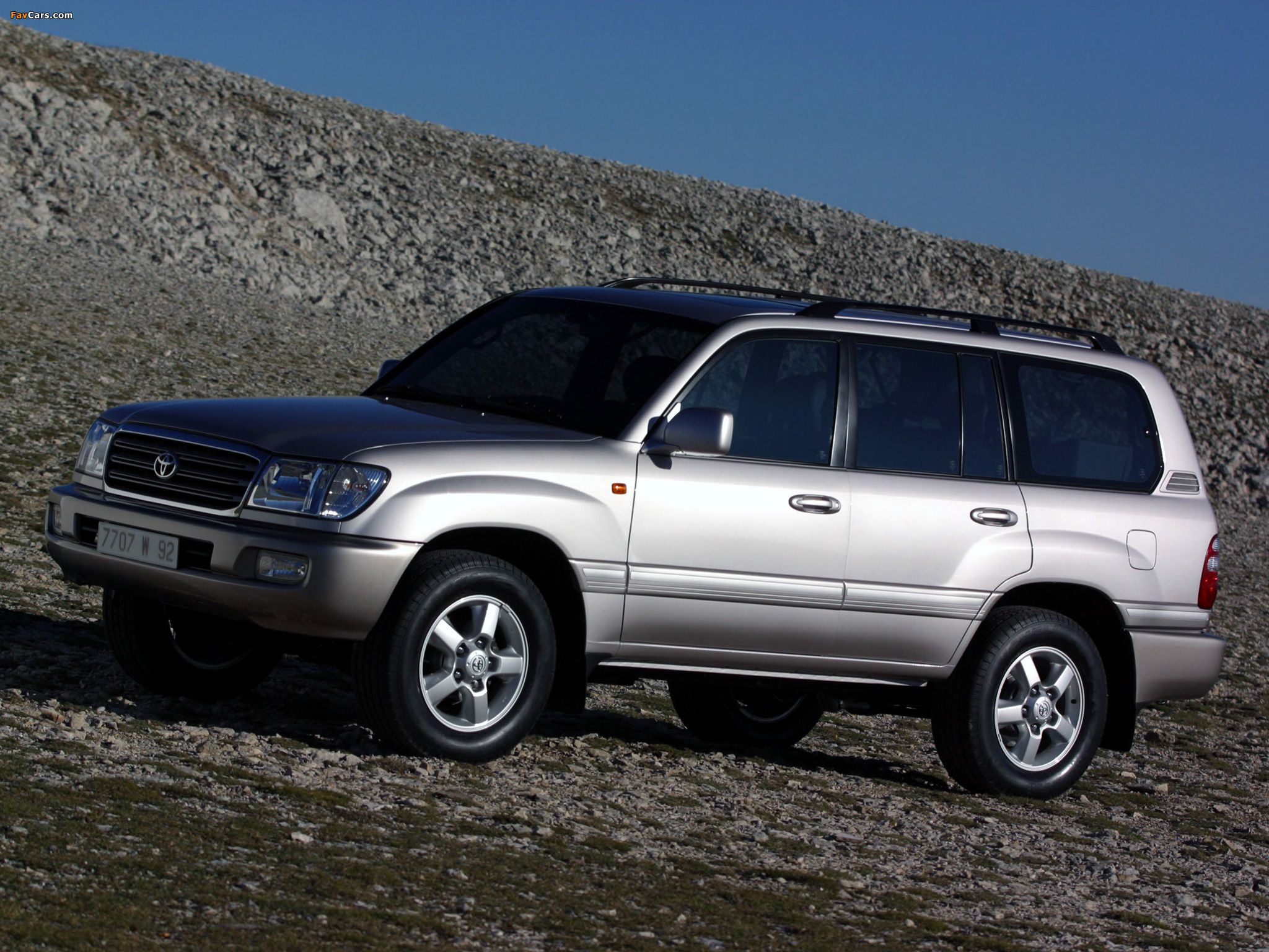 Photos of Toyota Land Cruiser 100 VX (J100-101) 2002–05 (2048 x 1536)