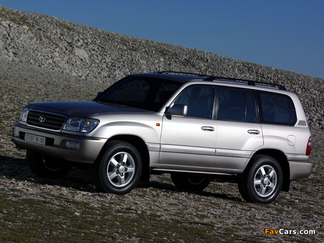 Photos of Toyota Land Cruiser 100 VX (J100-101) 2002–05 (640 x 480)