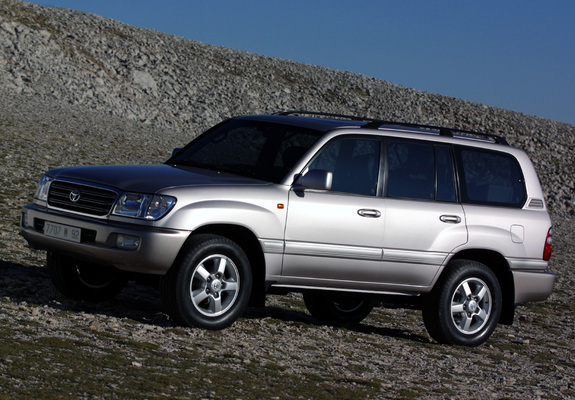 Photos of Toyota Land Cruiser 100 VX (J100-101) 2002–05