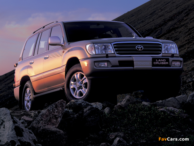 Photos of Toyota Land Cruiser 100 VX-R UAE-spec (J100-101) 2002–05 (640 x 480)