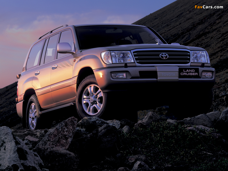 Photos of Toyota Land Cruiser 100 VX-R UAE-spec (J100-101) 2002–05 (800 x 600)