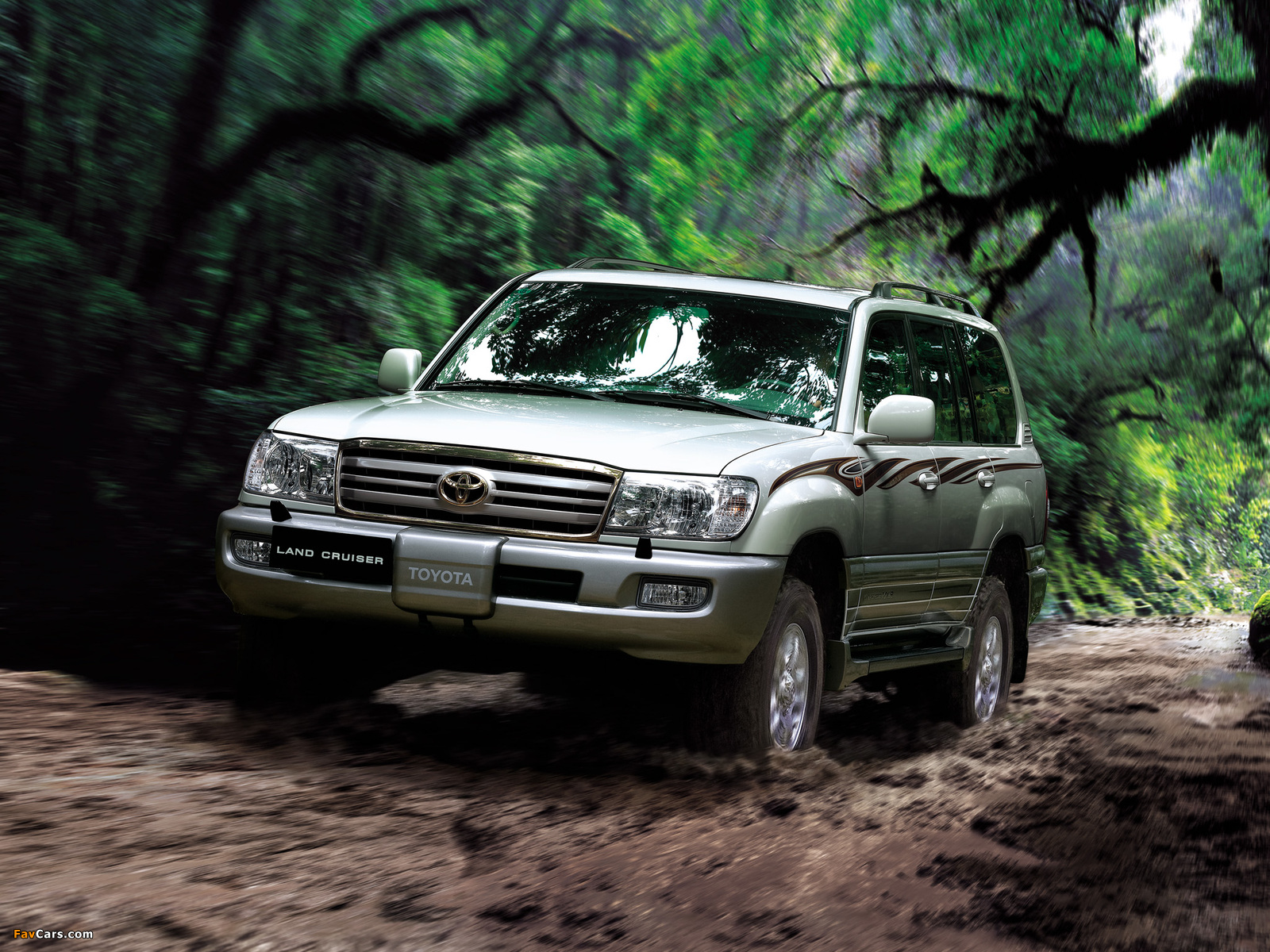 Photos of Toyota Land Cruiser 100 VX-R CN-spec (J100-101) 2005–07 (1600 x 1200)