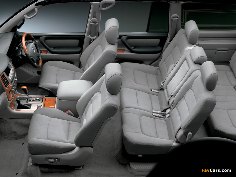 Photos of Toyota Land Cruiser 100 Wagon VX Limited G-Selection Touring Edition JP-spec (UZJ100W) 2005–07 (800 x 600)